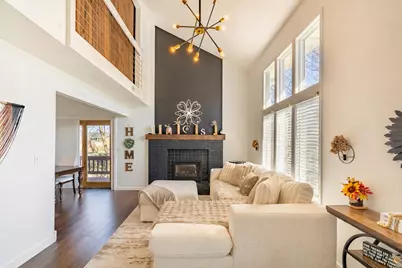 607 Weatherwood Lane, Valparaiso, IN 46383 - Photo 2