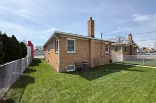 1915 169th St, Hammond, IN 46324 - Photo 4