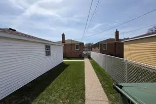 1915 169th St, Hammond, IN 46324 - Photo 6