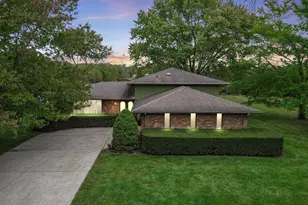 279 W Robbie Ln, Valparaiso, IN 46385 - Photo 2