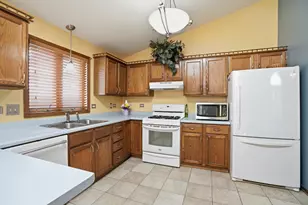 6325 W 89th Ave, Crown Point, IN 46307 - Photo 12