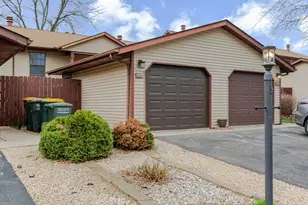 2302 Yorktowne Dr, Valparaiso, IN 46383 - Photo 1