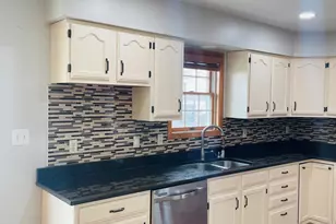 925 W 89th Pl, Merrillville, IN 46410 - Photo 4