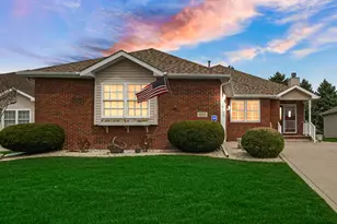 868 Clearwater Cove W, Crown Point, IN 46307 - Photo 2