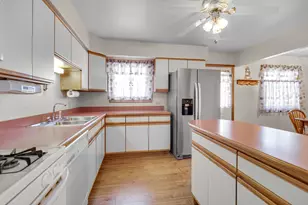 141 Monticello Dr, Dyer, IN 46311 - Photo 2