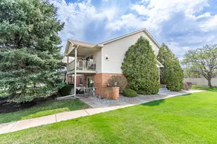 2104 Terrace Dr, Highland, IN 46322 - Photo 2