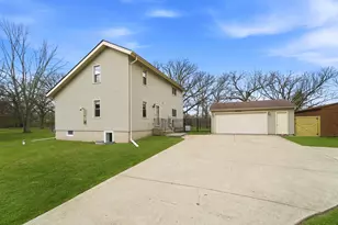 8540 Christopher Dr, Saint John, IN 46373 - Photo 2