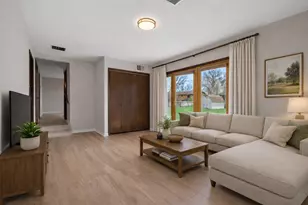 947 Iroquois Dr, Crown Point, IN 46307 - Photo 10