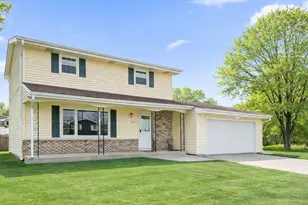 947 Iroquois Dr, Crown Point, IN 46307 - Photo 1