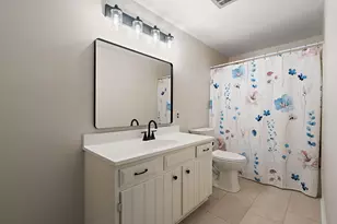 947 Iroquois Dr, Crown Point, IN 46307 - Photo 16