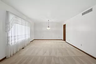 3921 Bonnie Dr, Crown Point, IN 46307 - Photo 18