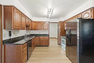 3921 Bonnie Dr, Crown Point, IN 46307 - Photo 14