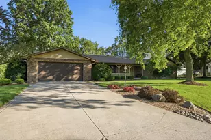 3921 Bonnie Dr, Crown Point, IN 46307 - Photo 2