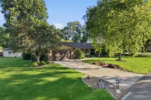 3921 Bonnie Dr, Crown Point, IN 46307 - Photo 4