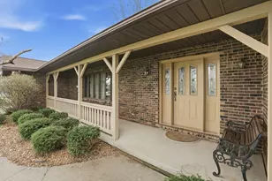 3921 Bonnie Dr, Crown Point, IN 46307 - Photo 4