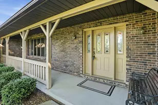 3921 Bonnie Dr, Crown Point, IN 46307 - Photo 6