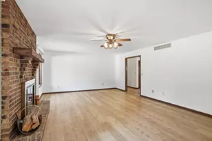 3921 Bonnie Dr, Crown Point, IN 46307 - Photo 10