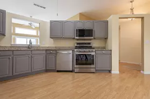 1606 Geranium Cir, Valparaiso, IN 46383 - Photo 4