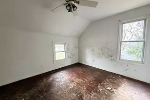 302 G St, La Porte, IN 46350 - Photo 12