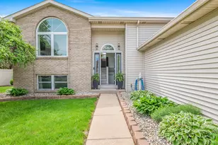 1367 Dixon Pkwy, Chesterton, IN 46304 - Photo 4