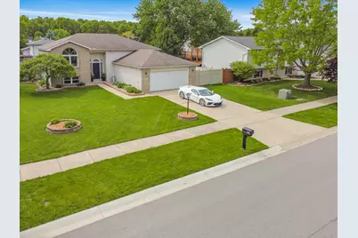 1367 Dixon Pkwy, Chesterton, IN 46304 - Photo 2