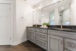 359 W Sandhurst Dr, Valparaiso, IN 46385 - Photo 16