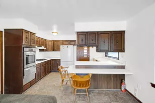 618 S Wisconsin St, Hobart, IN 46342 - Photo 8