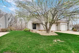 3808 Chimney Hill Dr, Valparaiso, IN 46383 - Photo 2