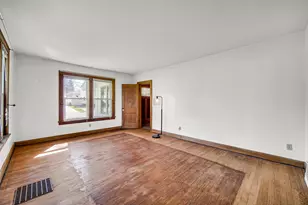 415 Elmhurst St, Valparaiso, IN 46385 - Photo 8