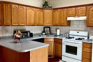 1649 Redbud Dr, Hobart, IN 46342 - Photo 4