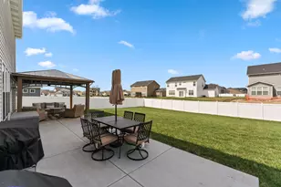 213 Grandale Dr, Valparaiso, IN 46385 - Photo 10