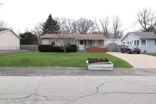 629 Superior St, Michigan City, IN 46360 - Photo 2