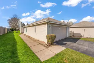 823 Spruce Ln, Schererville, IN 46375 - Photo 2