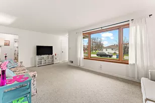 217 W 40th Pl, Griffith, IN 46319 - Photo 4