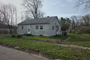 437 Fairmount Rd, Kingsford Heights, IN 46346 - Photo 1