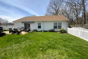 341 Brown Ct, Chesterton, IN 46304 - Photo 2