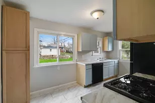 4327 Vermont Ct, Gary, IN 46409 - Photo 6