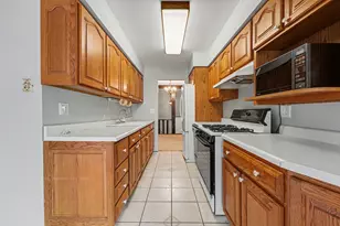 9324 Saric Dr, Highland, IN 46322 - Photo 4
