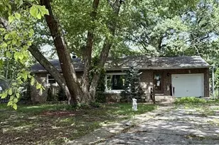 1000 E 61st Pl, Merrillville, IN 46410 - Photo 1