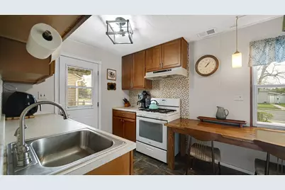 1330 W 1st Place, Hobart, IN 46342 - Photo 6