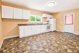207 W Lake St, Knox, IN 46534 - Photo 4