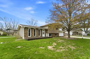 9830 Mckinley St, Crown Point, IN 46307 - Photo 2
