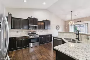 3008 Winter Garden Dr, Valparaiso, IN 46385 - Photo 10