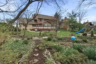 404 Westchester Ln, Valparaiso, IN 46385 - Photo 4