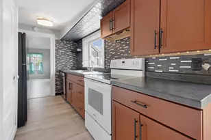 805 E Jefferson Ave, La Porte, IN 46350 - Photo 8