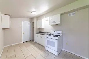 2280 Roosevelt Pl, Gary, IN 46404 - Photo 6