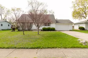 263 Bel Aire Dr, Lowell, IN 46356 - Photo 2