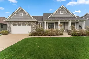 2046 Franklin Dr, Crown Point, IN 46307 - Photo 2