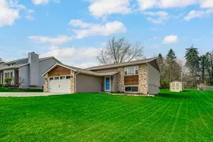 3113 Devonshire Cir, Crown Point, IN 46307 - Photo 2