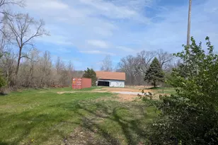 9320 E Division Rd, Knox, IN 46534 - Photo 8